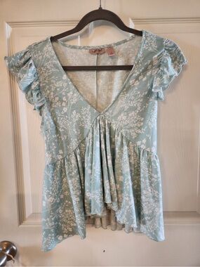 Willow & Root Floral Light Green V-Neck Ruffle Sleeve Peplum Top, Size Small
